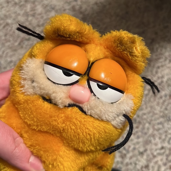 Garfield 1981 Plushie Stuffed Animal - Picture 7 of 7
